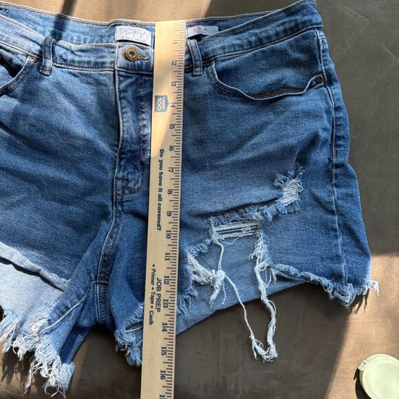 Sofia Jeans Mid Rise Medium Wash Distressed Denium Shorts Women's Size 18 - Picture 12 of 15